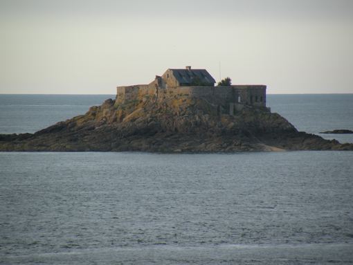  le fort de l'ïle Harbour à la tombée de la nuit
